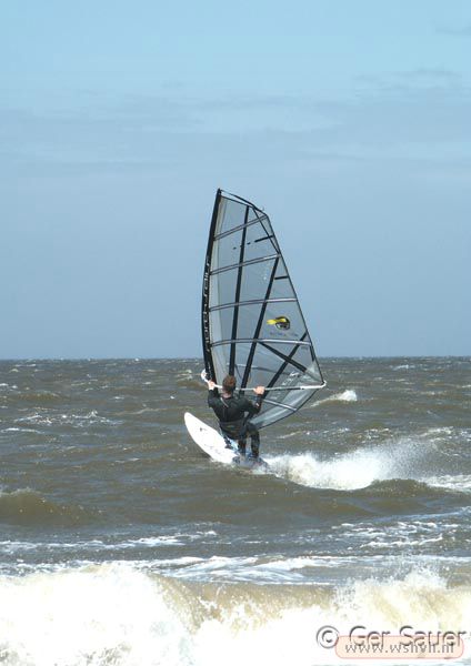 WINDSURF05.jpg